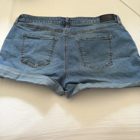 BCBG Generation Pleated Denim Trouser Short - Picture 2 of 3